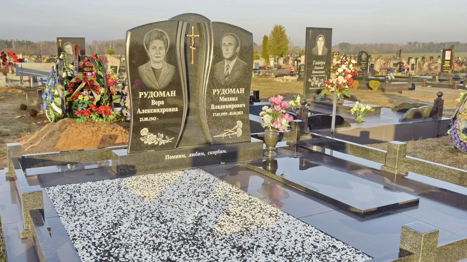 Двойной памятник 21003