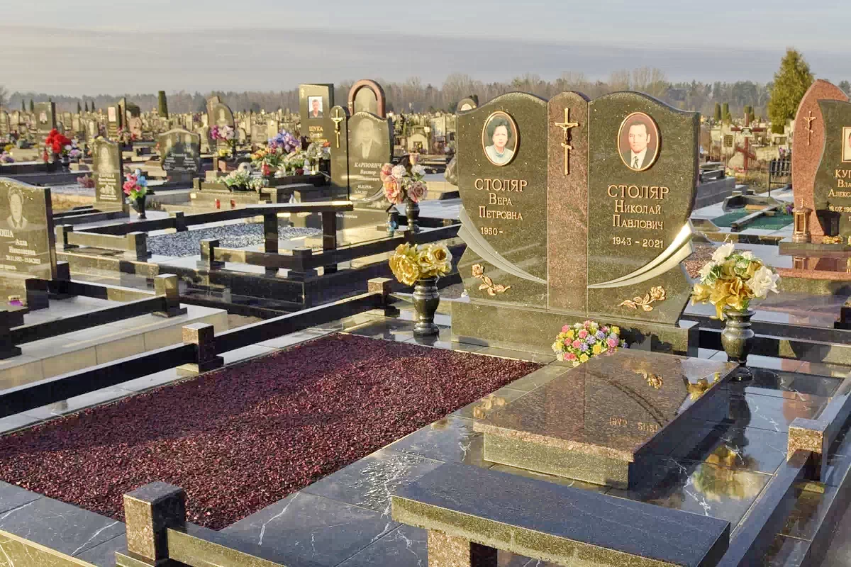 Двойной памятник 2101