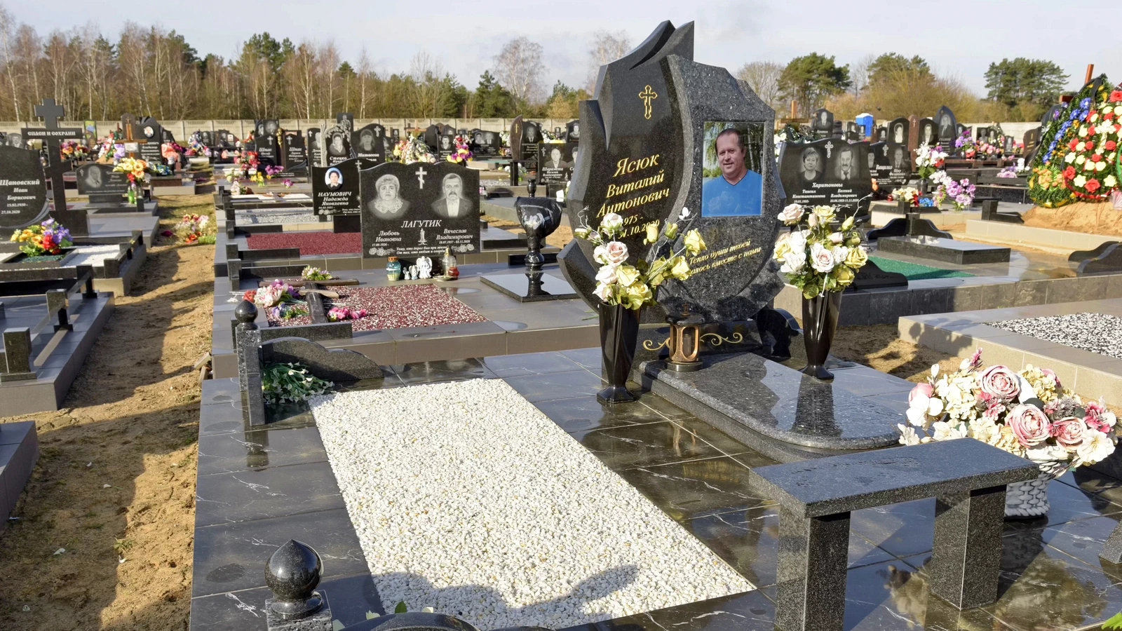 Двойной памятник 21025