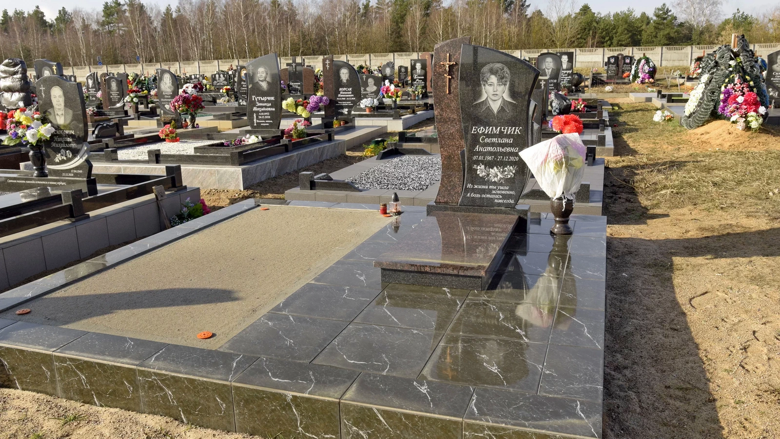 Двойной памятник 21028