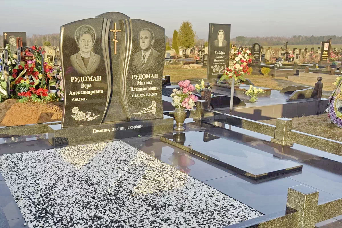 Двойной памятник 2103