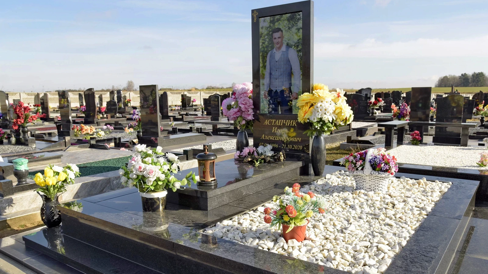 Двойной памятник 21031