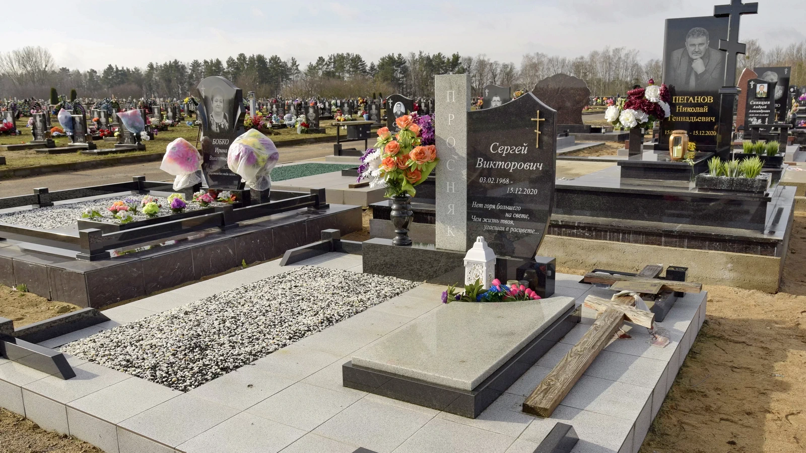 Двойной памятник 21037