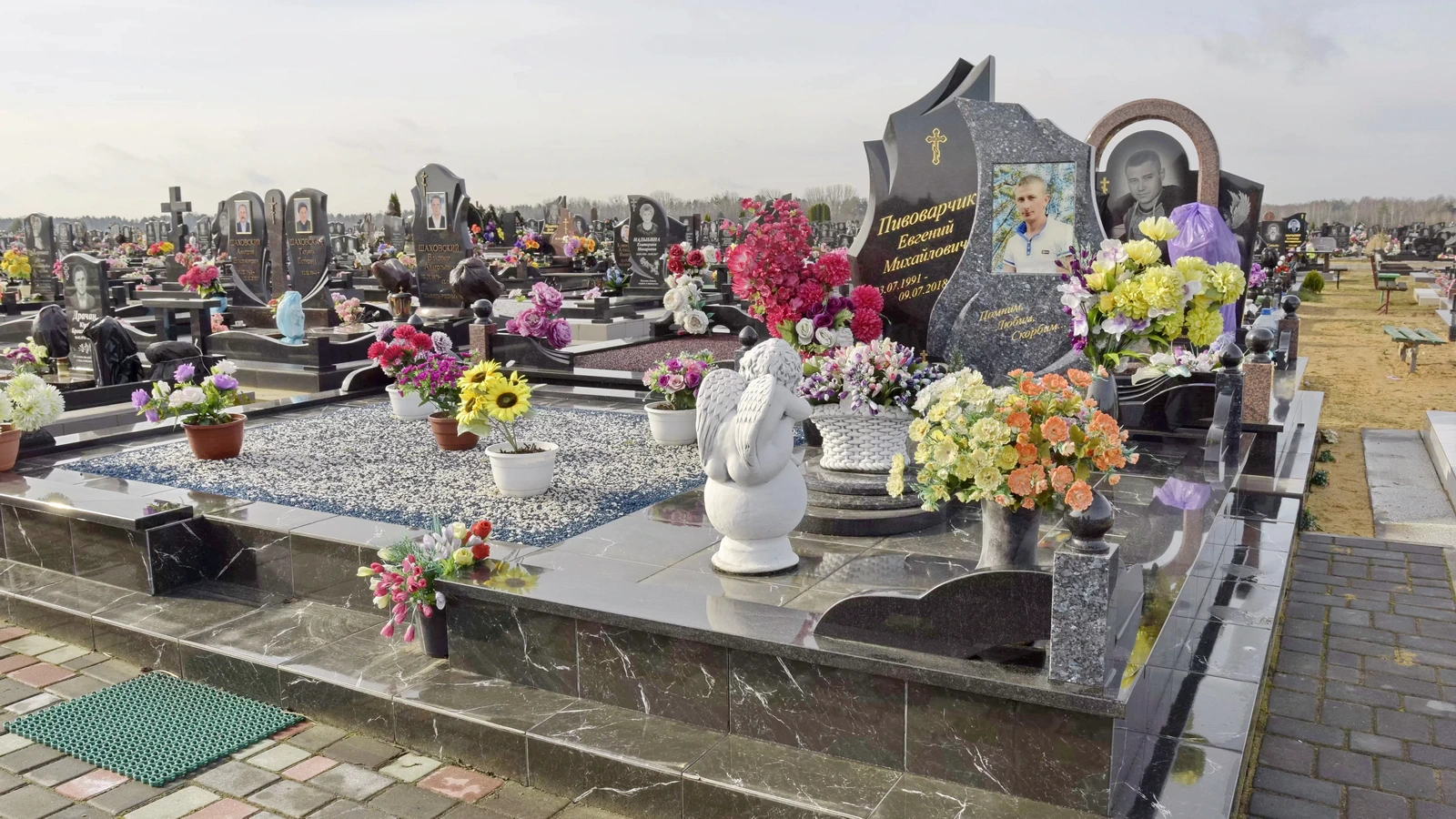 Двойной памятник 21040