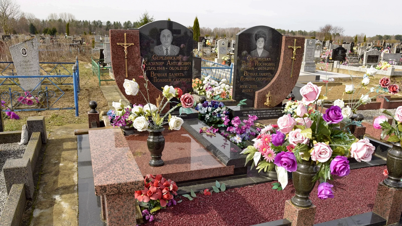 Двойной памятник 21041