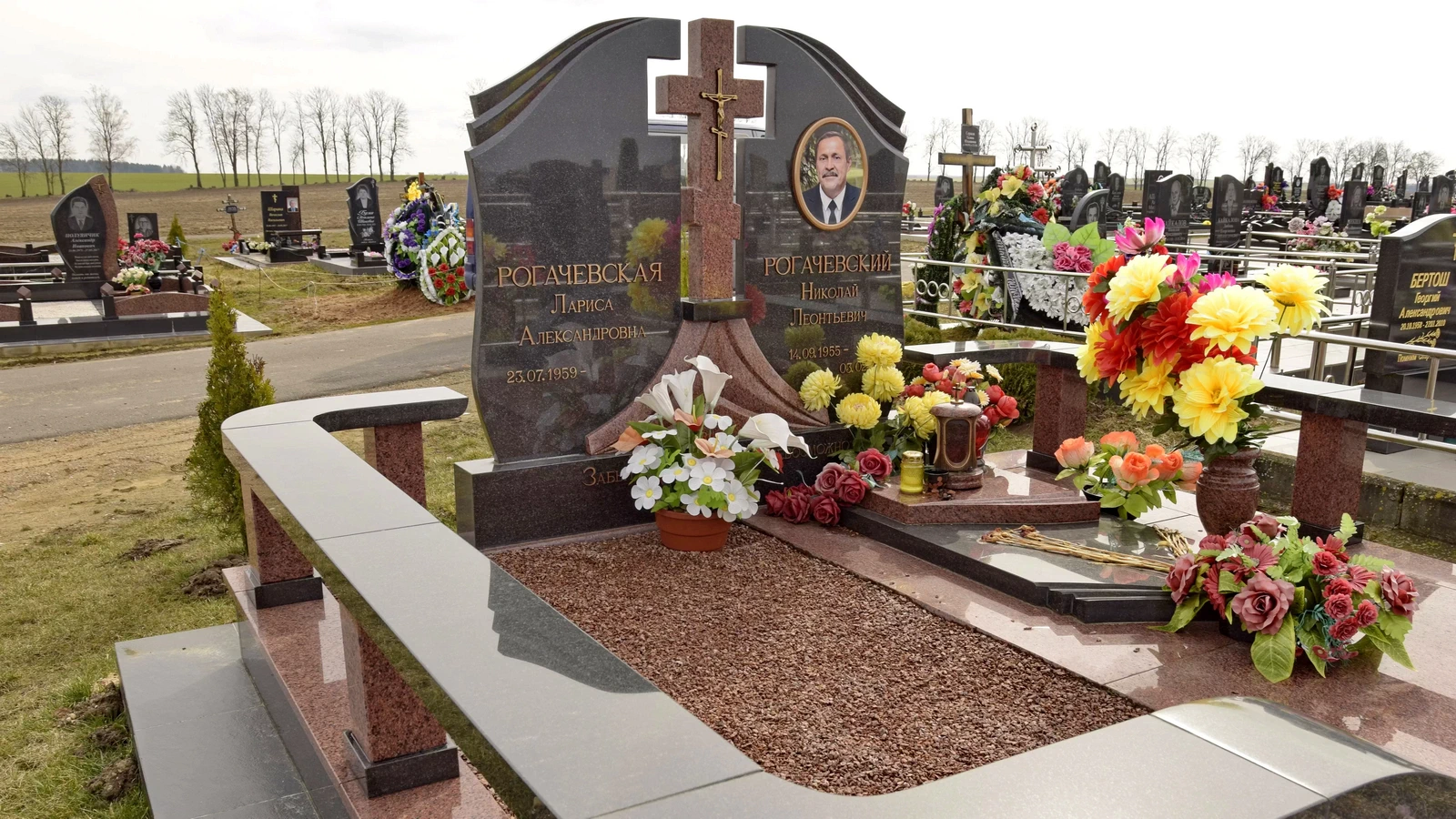 Двойной памятник 21042