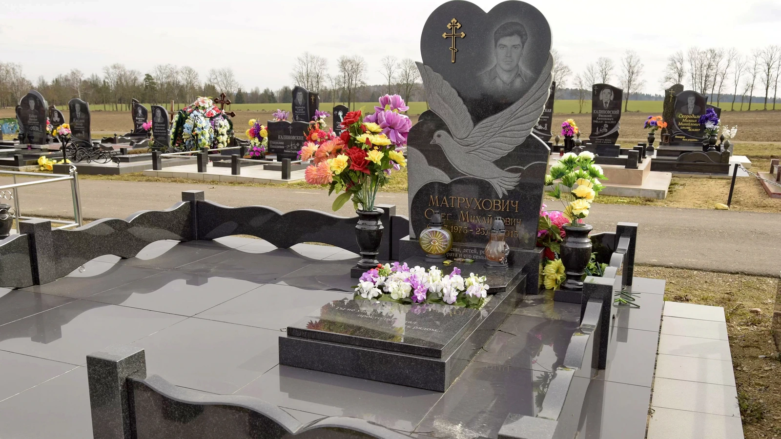 Двойной памятник 21044