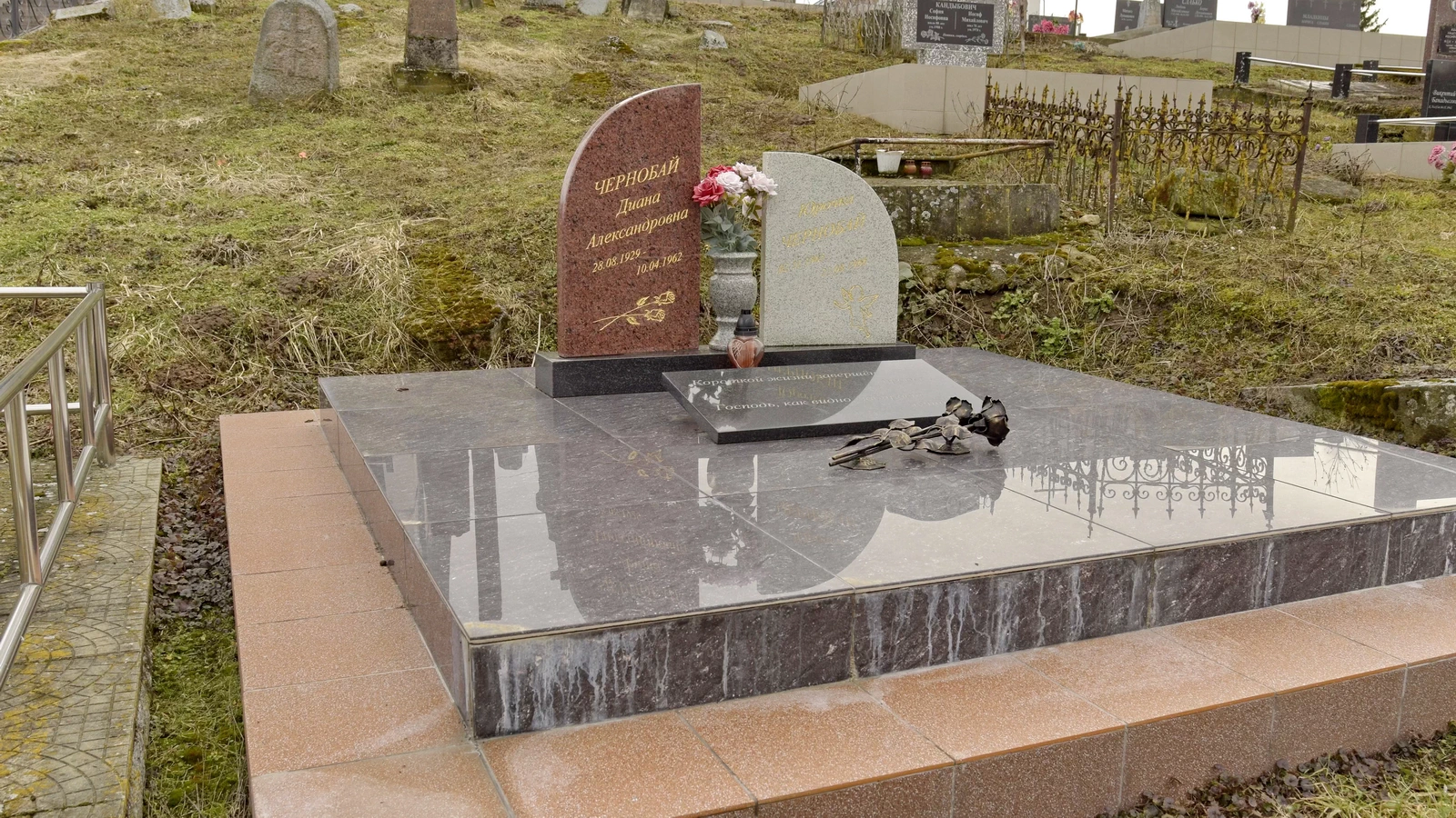 Двойной памятник 21045