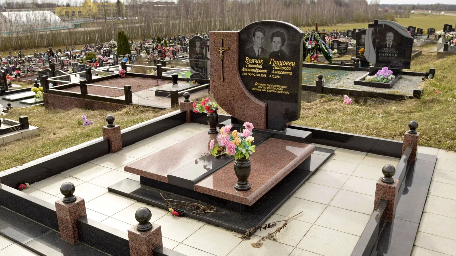 Двойной памятник 21051