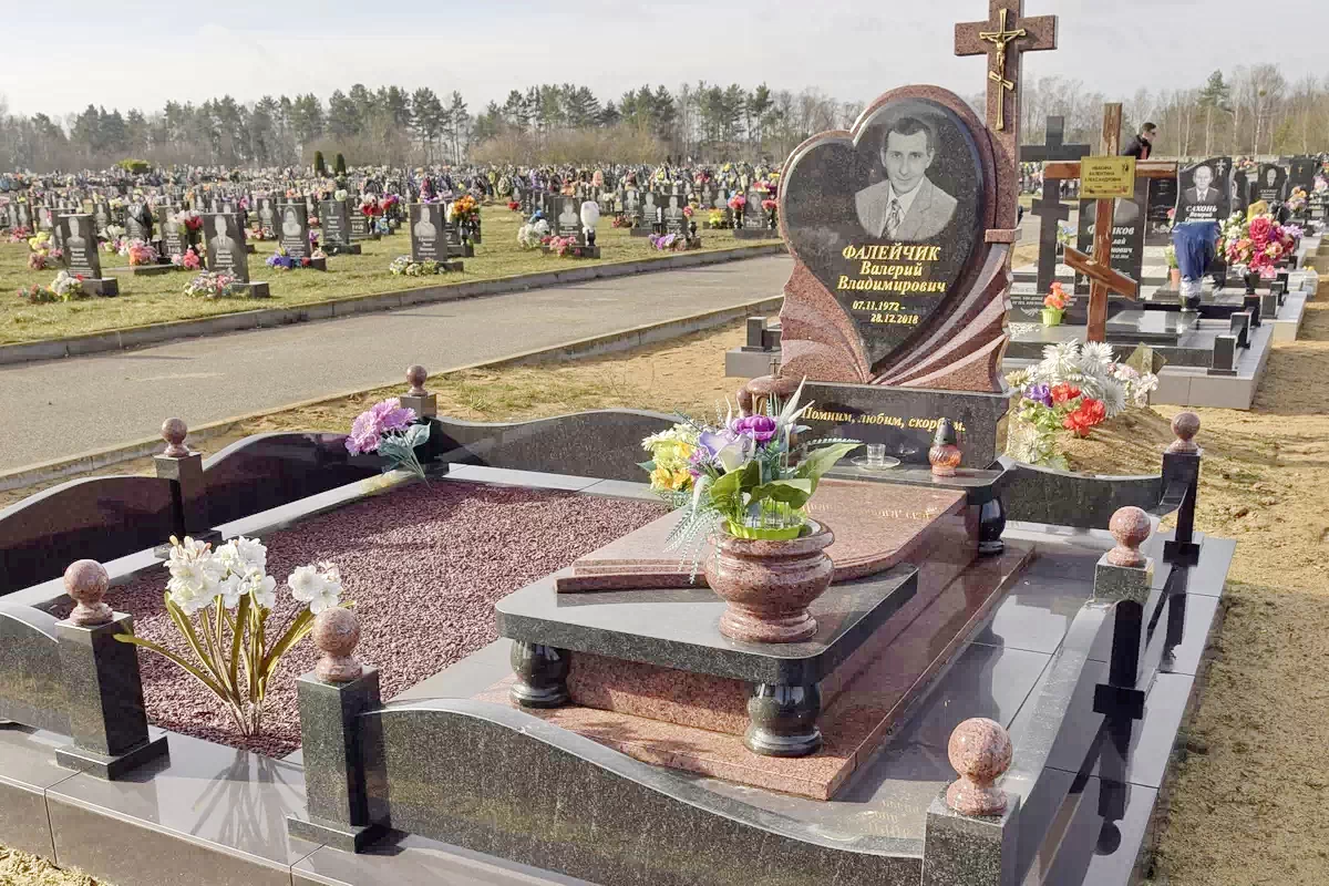Двойной памятник 2136