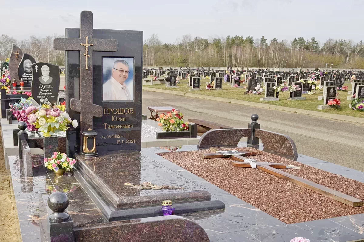 Двойной памятник 2139