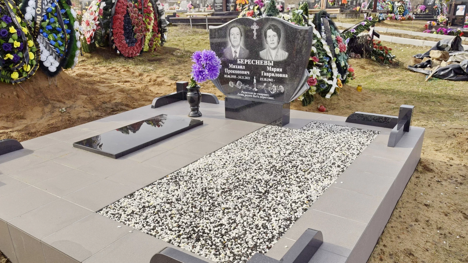 Двойной памятник 22101