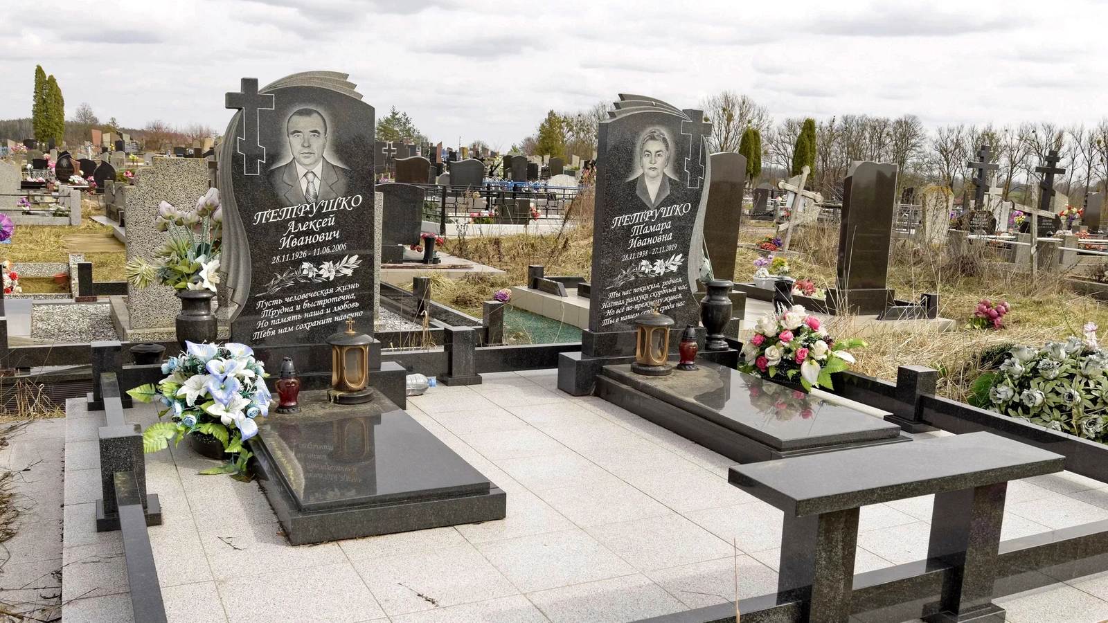 Двойной памятник 22107