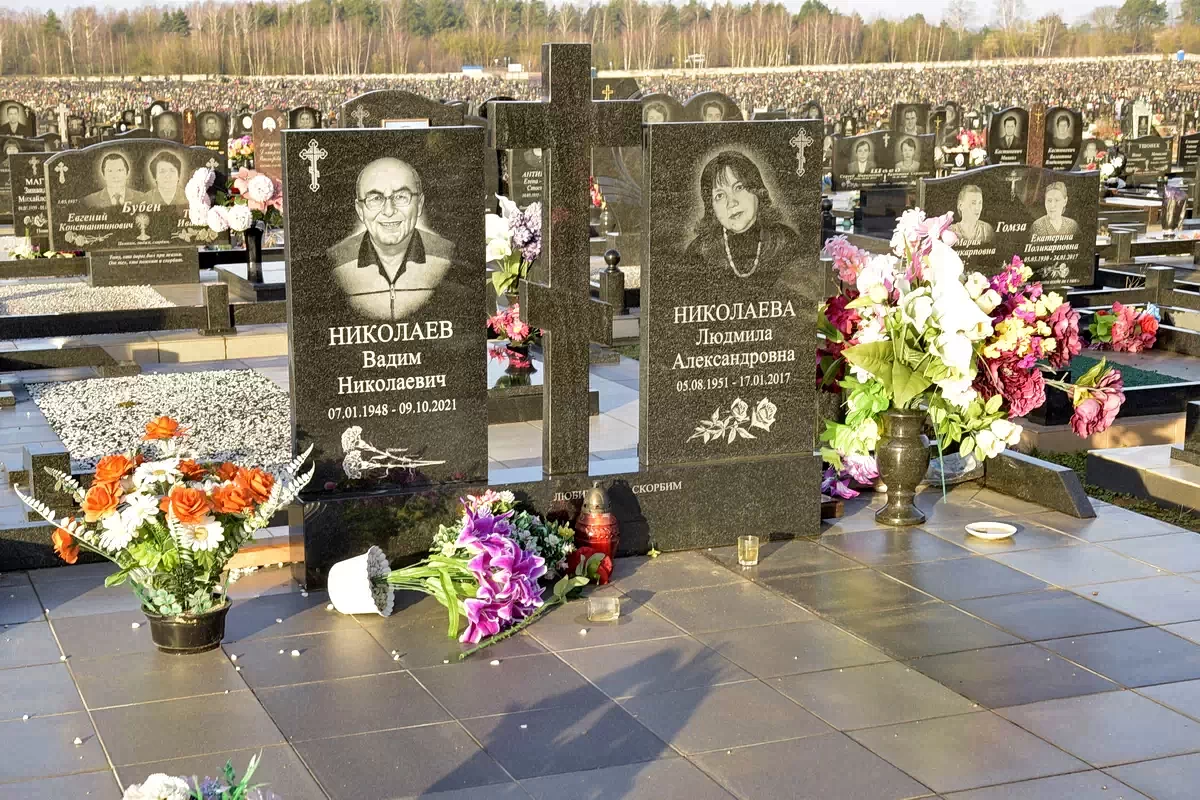 Двойной памятник 2215
