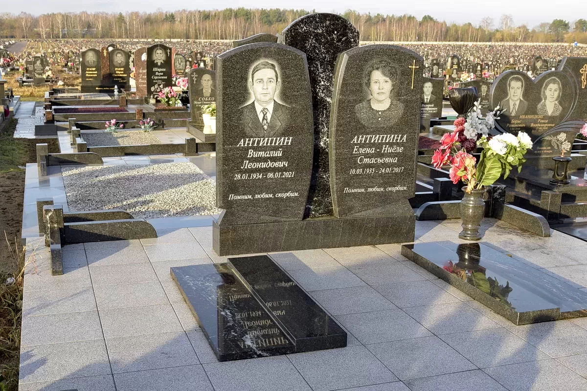 Двойной памятник 2217