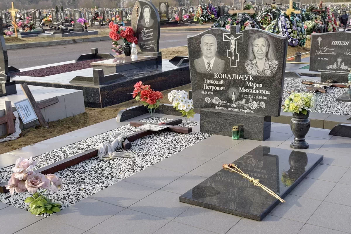 Двойной памятник 2230