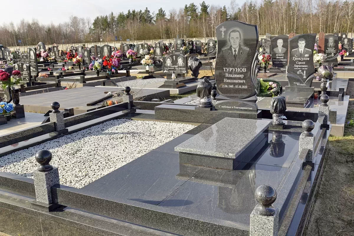 Двойной памятник 2235