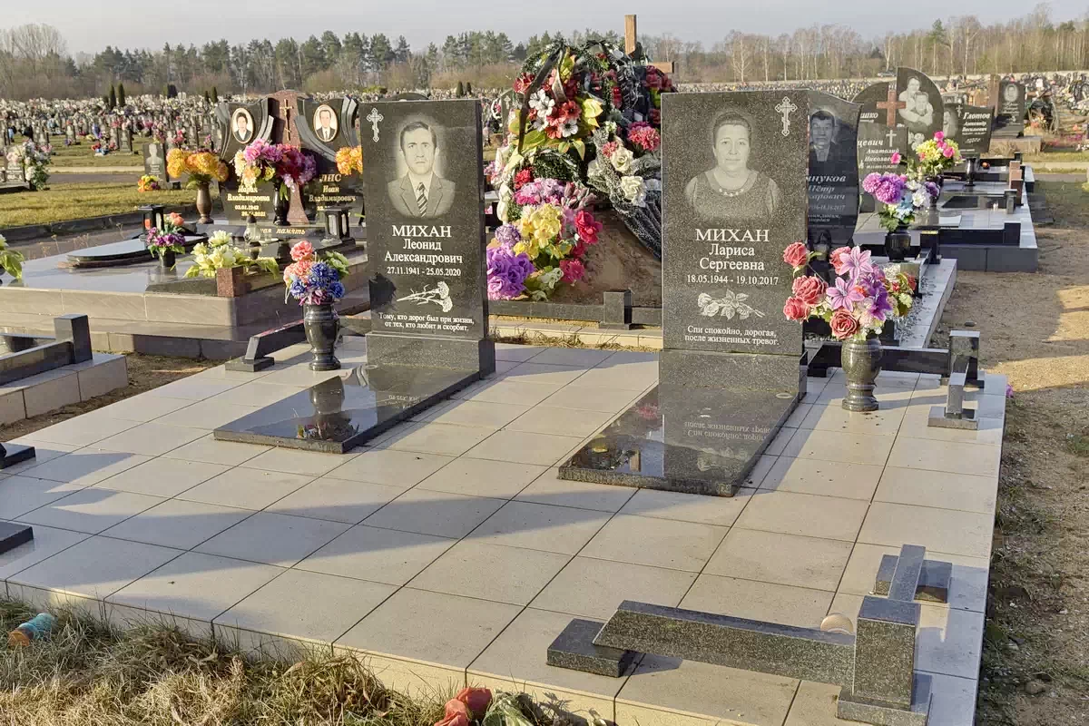 Двойной памятник 2303