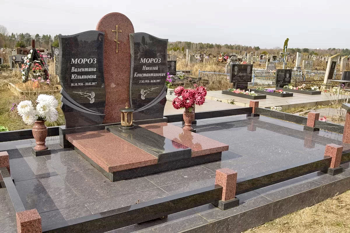 Тройной памятник 3106