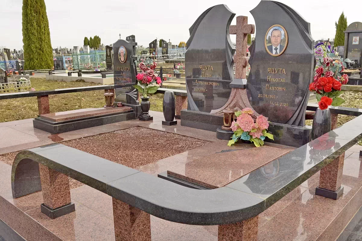 Тройной памятник 3111