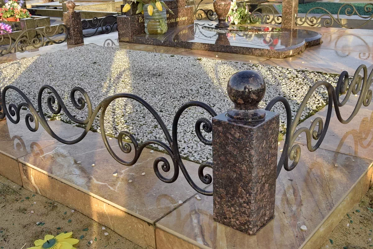 Гранитная ограда для могилы 6115