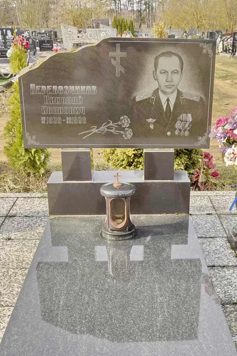 Форма одиночного памятника 8235