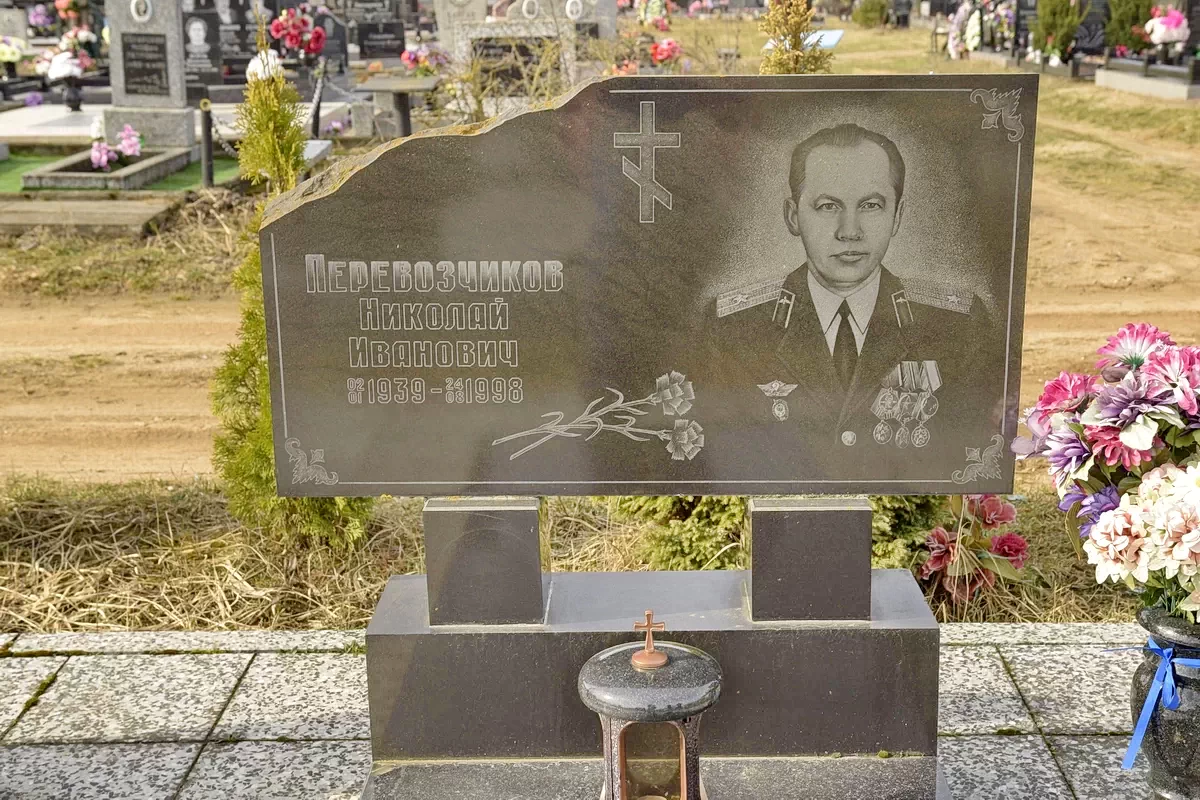 Форма одиночного памятника 8236