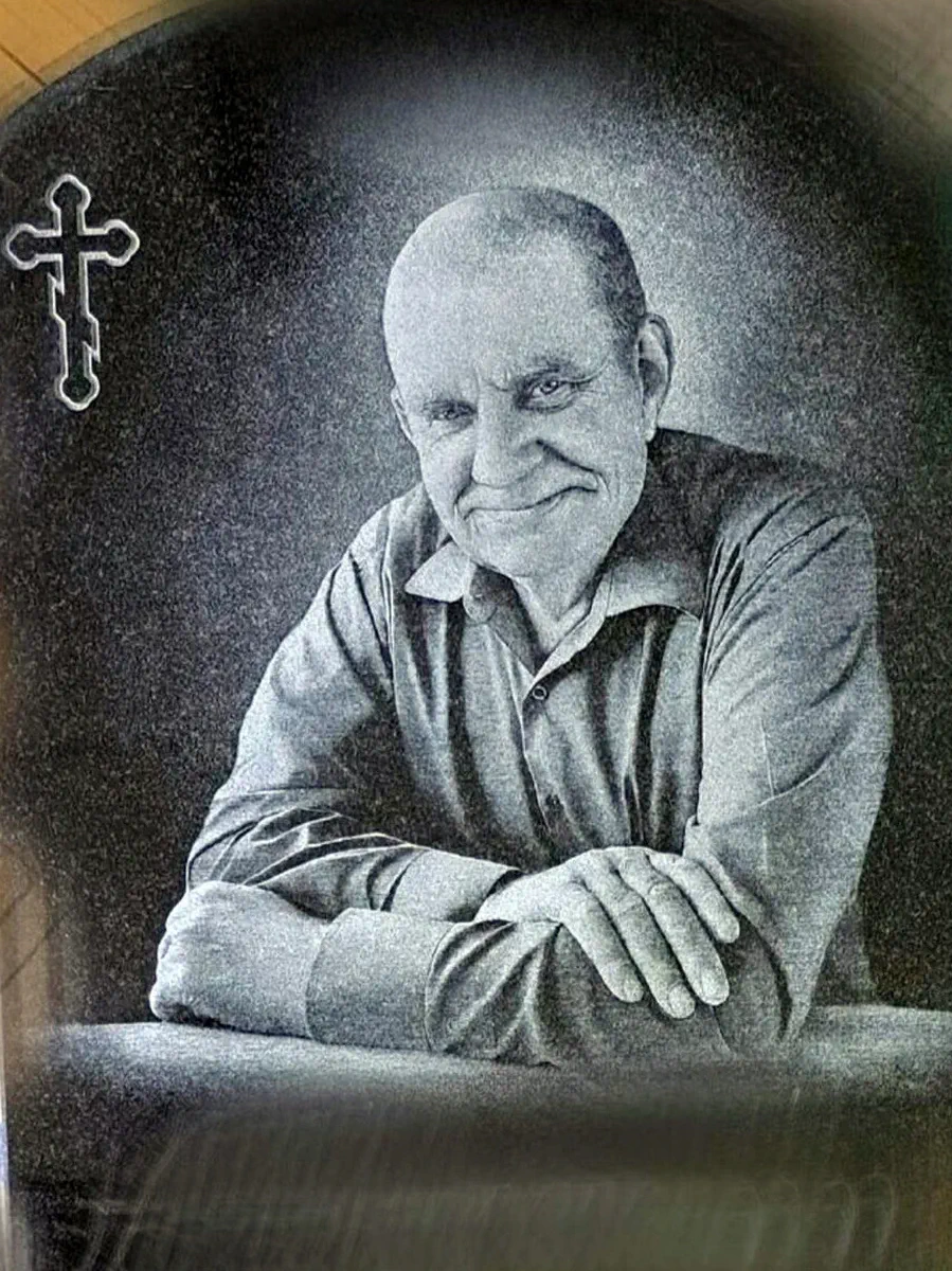 Портрет на памятник в Барановичах